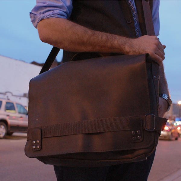 Macana Mail Bag | Leather Bag for Small Laptops and Tablets