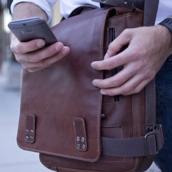 Macana Mail Bag | Leather Bag for Small Laptops and Tablets