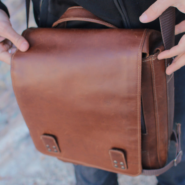 Macana Mail Bag | Leather Bag for Small Laptops and Tablets